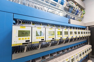 Steuerschrank mit Auswertgeräten VEGAMET 624 für das unterirdische Lösemittellager.